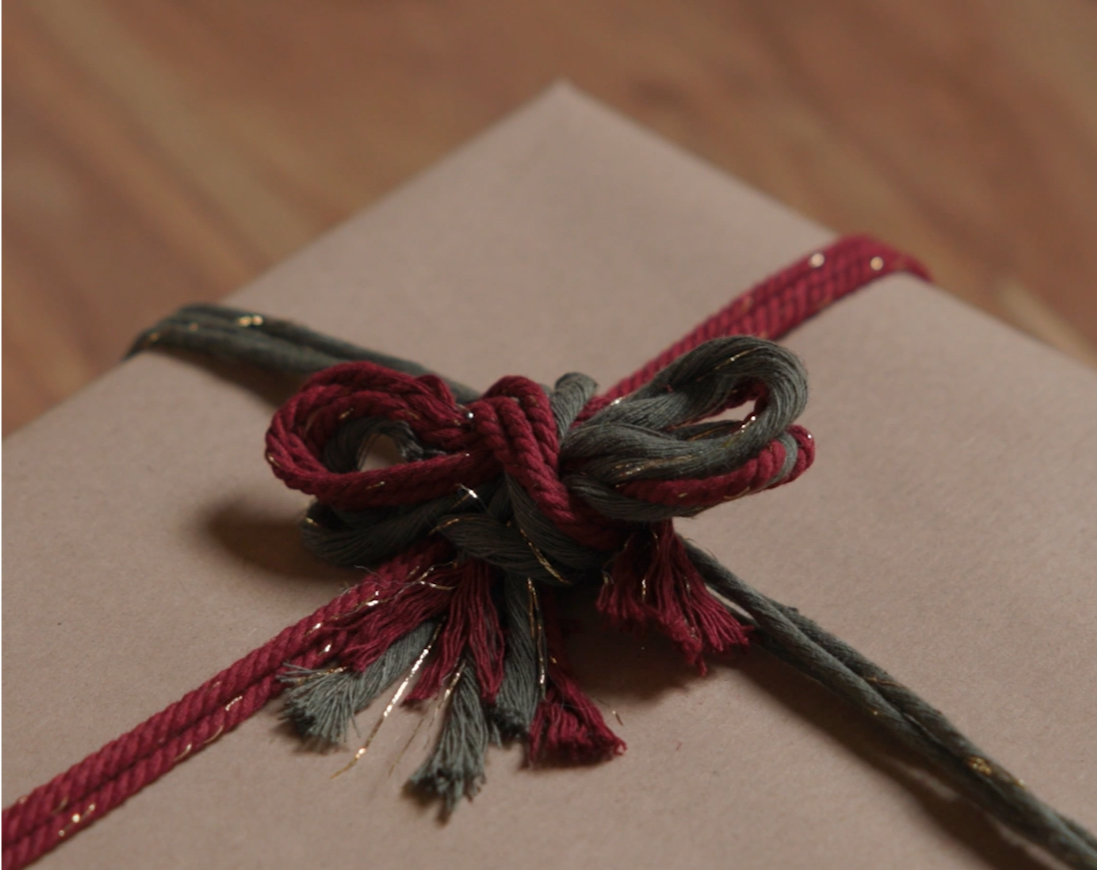 A sparkling macramé touch for the holidays!