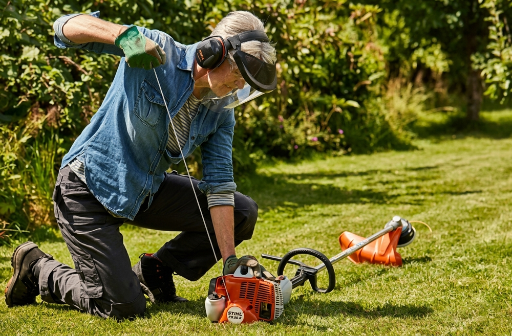 Toepassingsfoto bosmaaier met trekkoord in gevlochten en geïmpregneerd polyester als startkoord