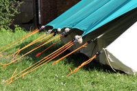 Sterk polyestertouw extra zichtbaar dankzij fluorescerende en reflecterende draden. Ideaal als tenttouw voor kamperen en outdoor gebruik.